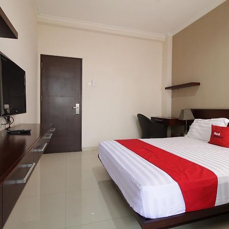 Reddoorz Plus Near Ambassador Mall Jakarta Exterior photo