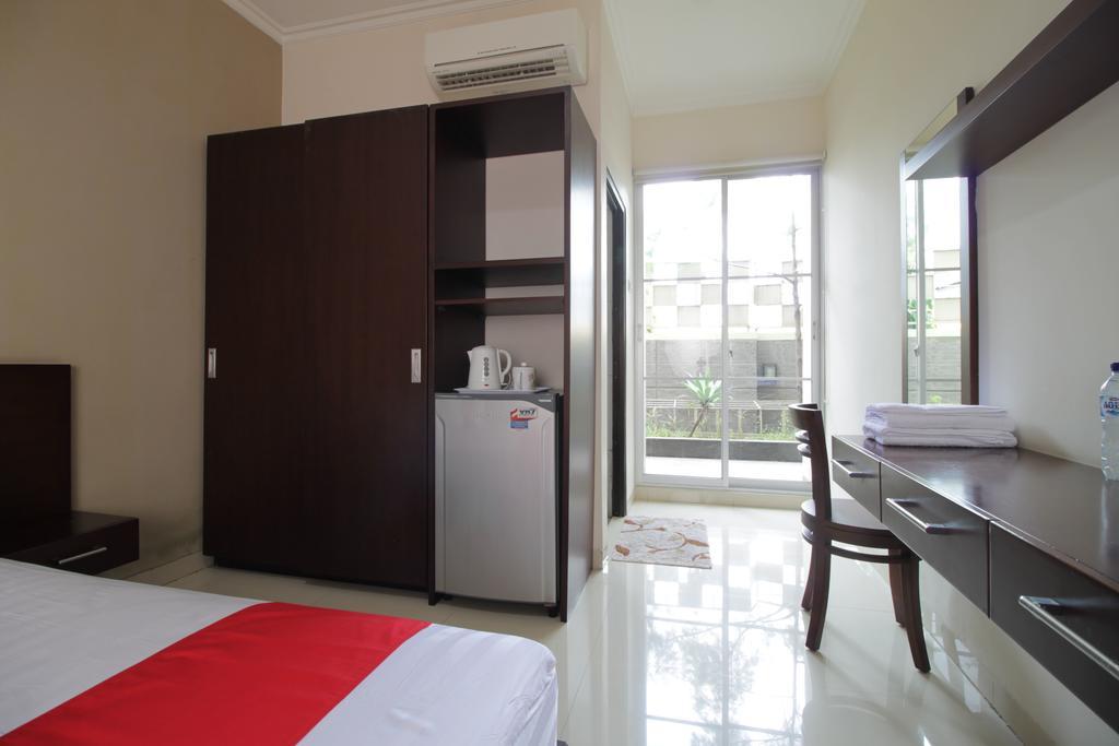 Reddoorz Plus Near Ambassador Mall Jakarta Exterior photo